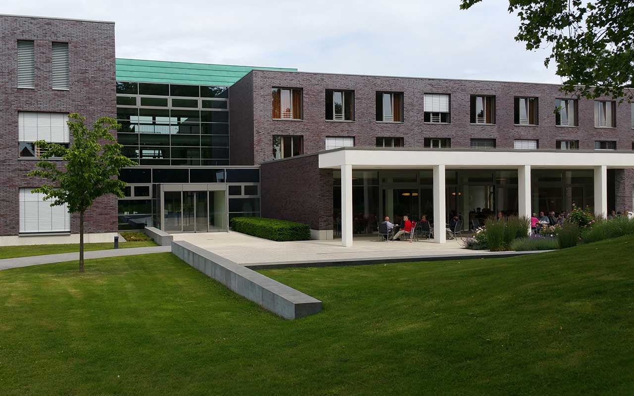 Front entrance of L.A. Private Hospital